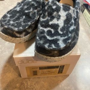 Women’s Hey Dudes Size 7 Like New